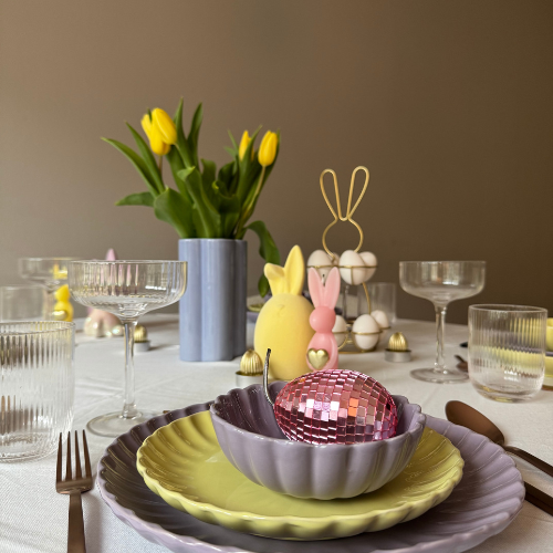 Tafel dekken voor Pasen