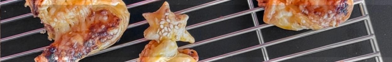 Bladerdeeg kerstboompjes als kersttraktatie