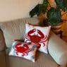Kussen krab - rood/blauw - 27x45 cm