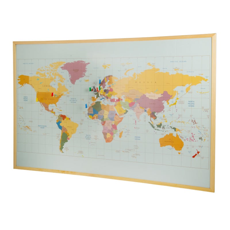 Worldmap met 20 vlaggetjes - 90x60 cm