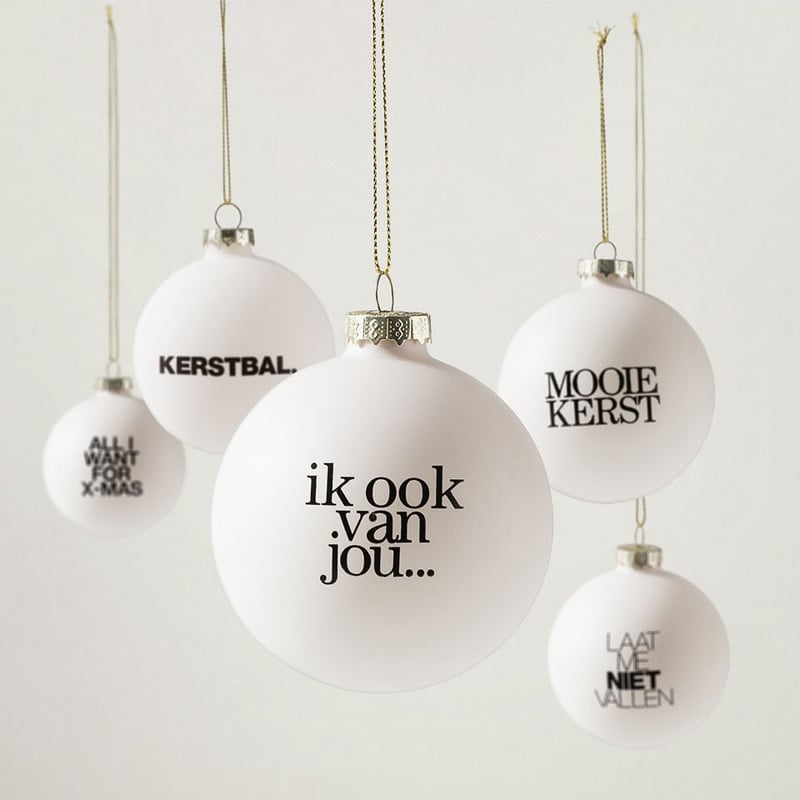 LINDA.foundation kerstbal - laat me niet vallen