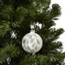 Kerstbal blaadjes - wit/groen - ø8 cm