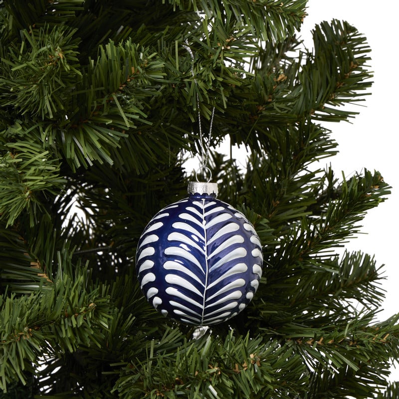 Kerstbal blaadjes handgeschilderd - wit/blauw - ø8 cm