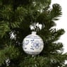 Kerstbal bloem - wit/blauw - ø8 cm