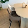Eetkamerstoel velvet met armleuning - bruin - 87x56.5x43 cm