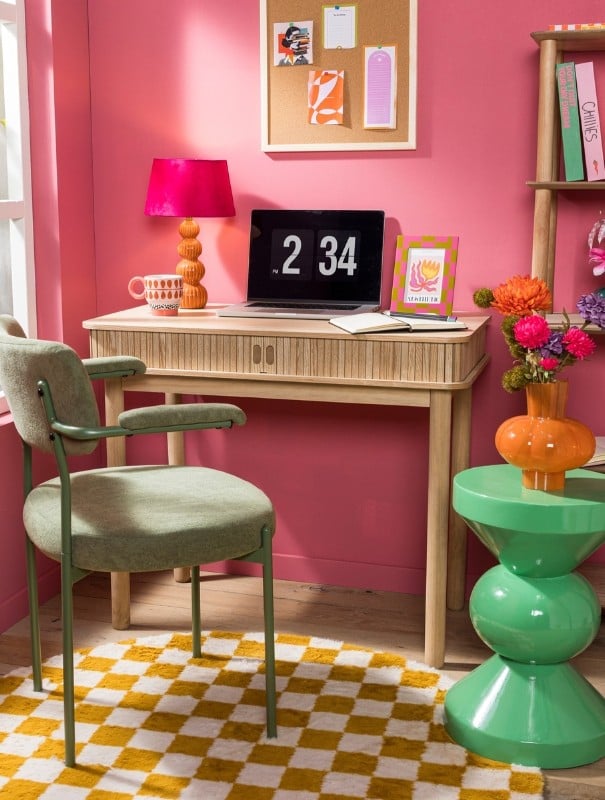 Clashing colours bureau